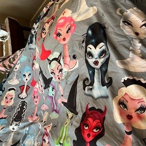 Chic Character Print Duvet Cover in Gray